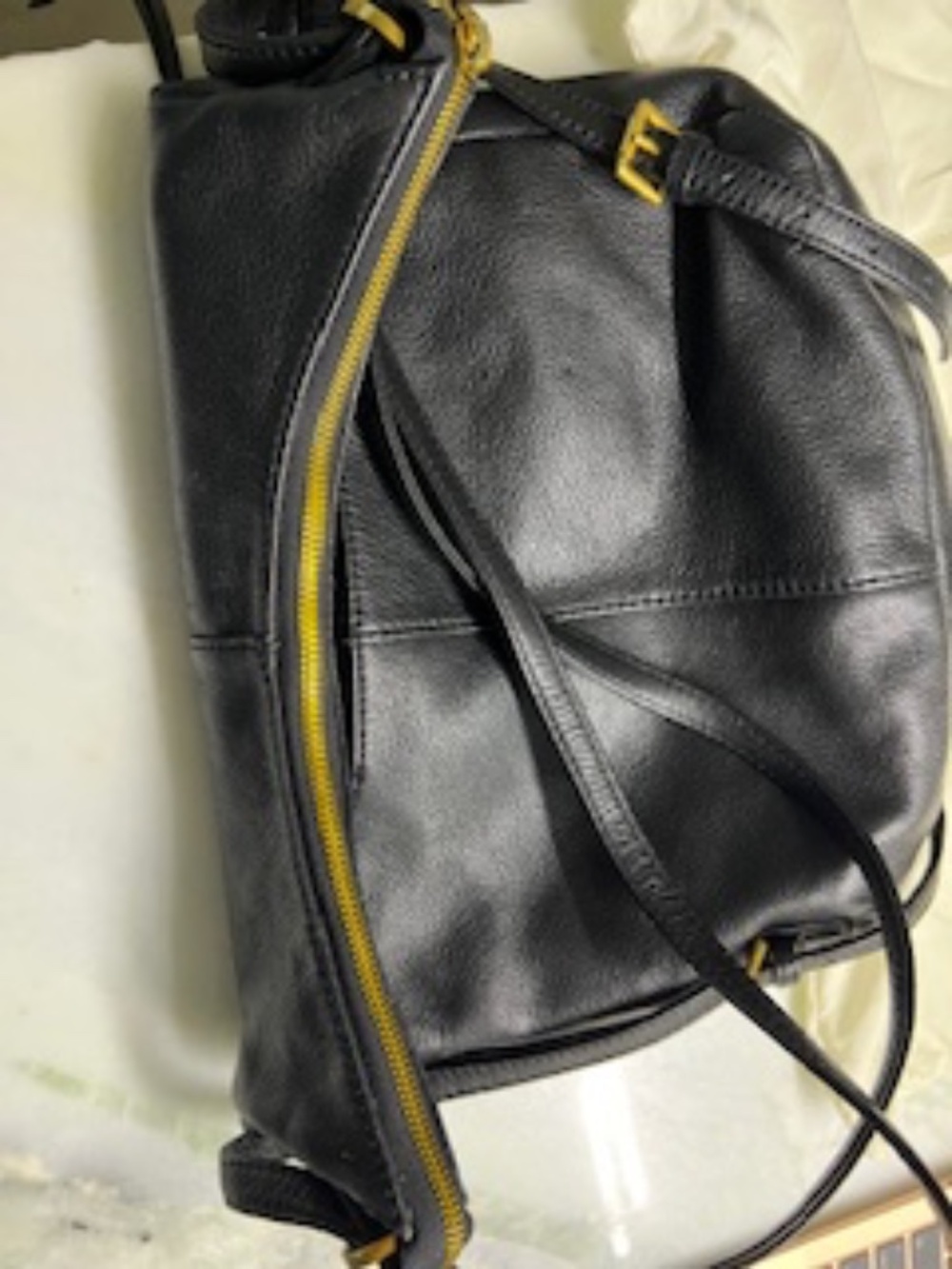 HOBO Merrin convertible shoulder/backpack - Picture 3 of 7